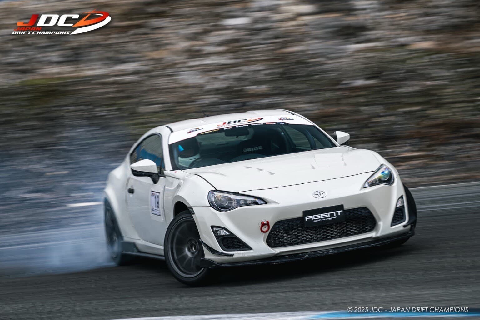 ８６をお探しなら岡山のエージェントに！８６の在庫車多数！新車・中古車販売・買取何でもお任せ下さい