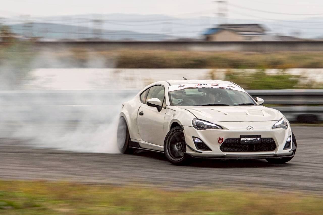 ８６をお探しなら岡山のエージェントに！８６の在庫車多数！新車・中古車販売・買取何でもお任せ下さい