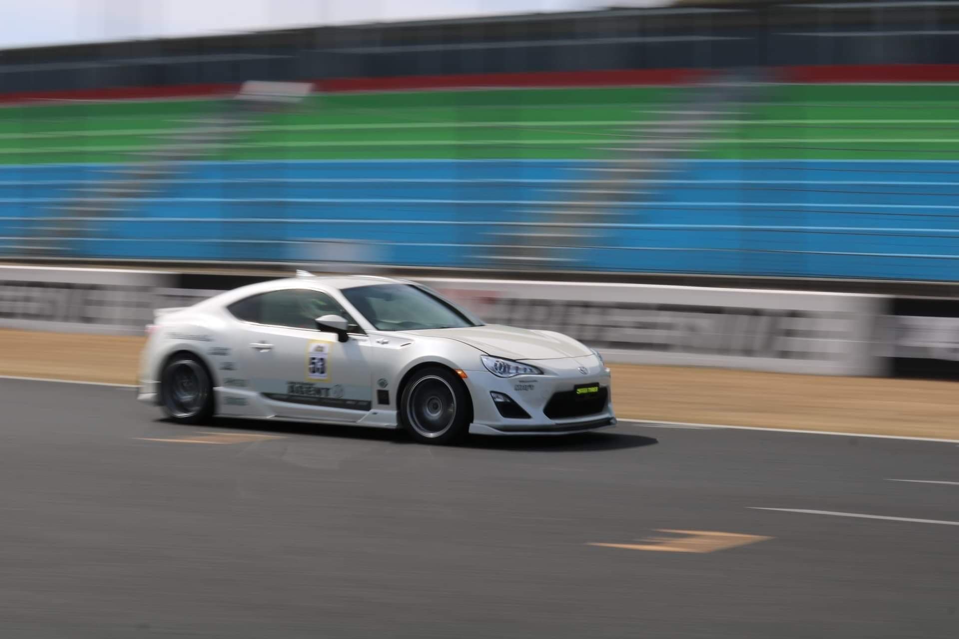 ８６をお探しなら岡山のエージェントに！８６の在庫車多数！新車・中古車販売・買取何でもお任せ下さい