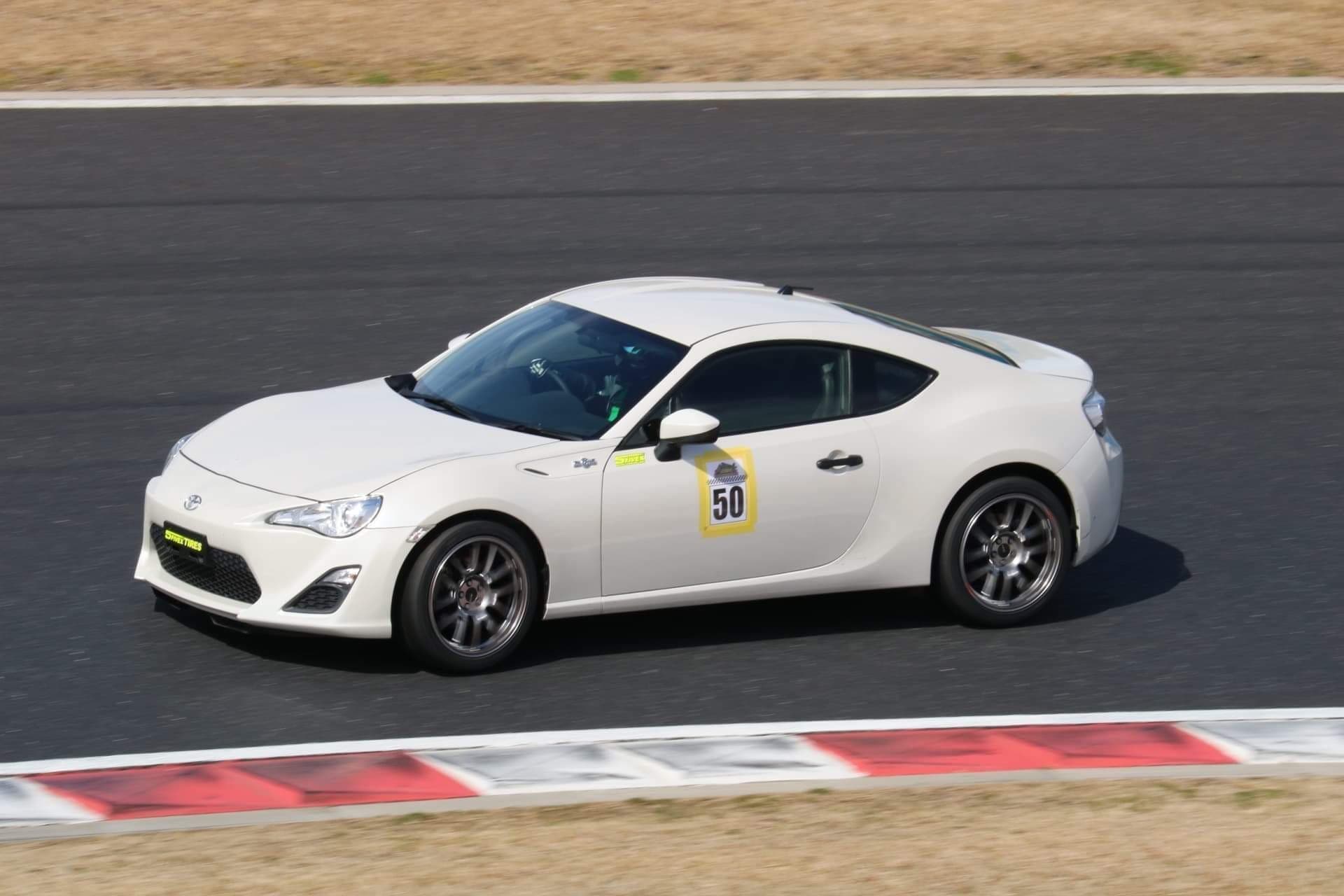 ８６をお探しなら岡山のエージェントに！８６の在庫車多数！新車・中古車販売・買取何でもお任せ下さい